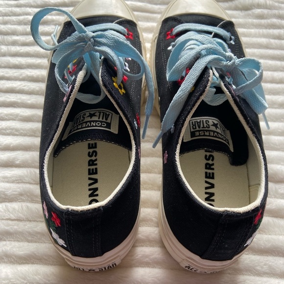 Converse Chuck Lift Platform Shoes Low Black Floral Embroidery Women Sneakers - Picture 2 of 7